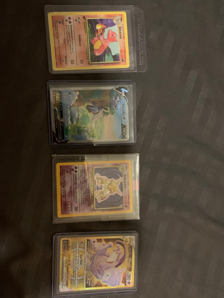 Pokémon Kaarten Collectie: Glurak, Alakazam, Sneasler V, Mew, Ophalen of Verzenden, Zo goed als nieuw, Meerdere kaarten, Foil