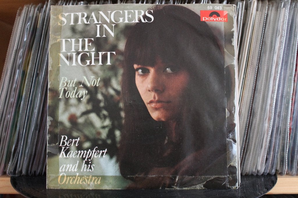 7" Single Bert Kaempfert - Strangers In The Night / But Not, Gebruikt, Verzenden, 7 inch, Pop