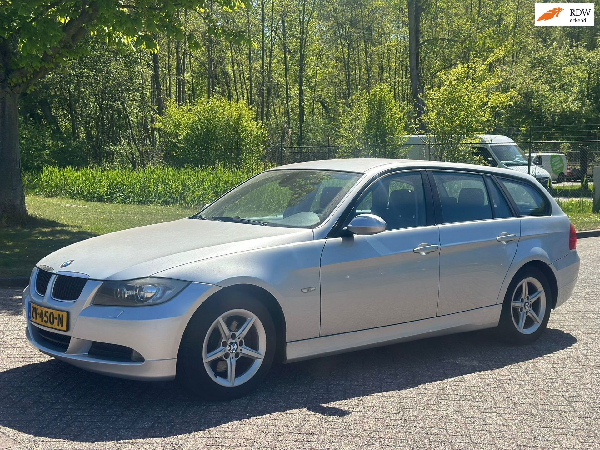 BMW 3-serie Touring 318i/AIRCO/CRUISE/PARKEERSENS ACHTER/TRE, Auto's, BMW, Handgeschakeld, Grijs, 1405 kg, 5 stoelen