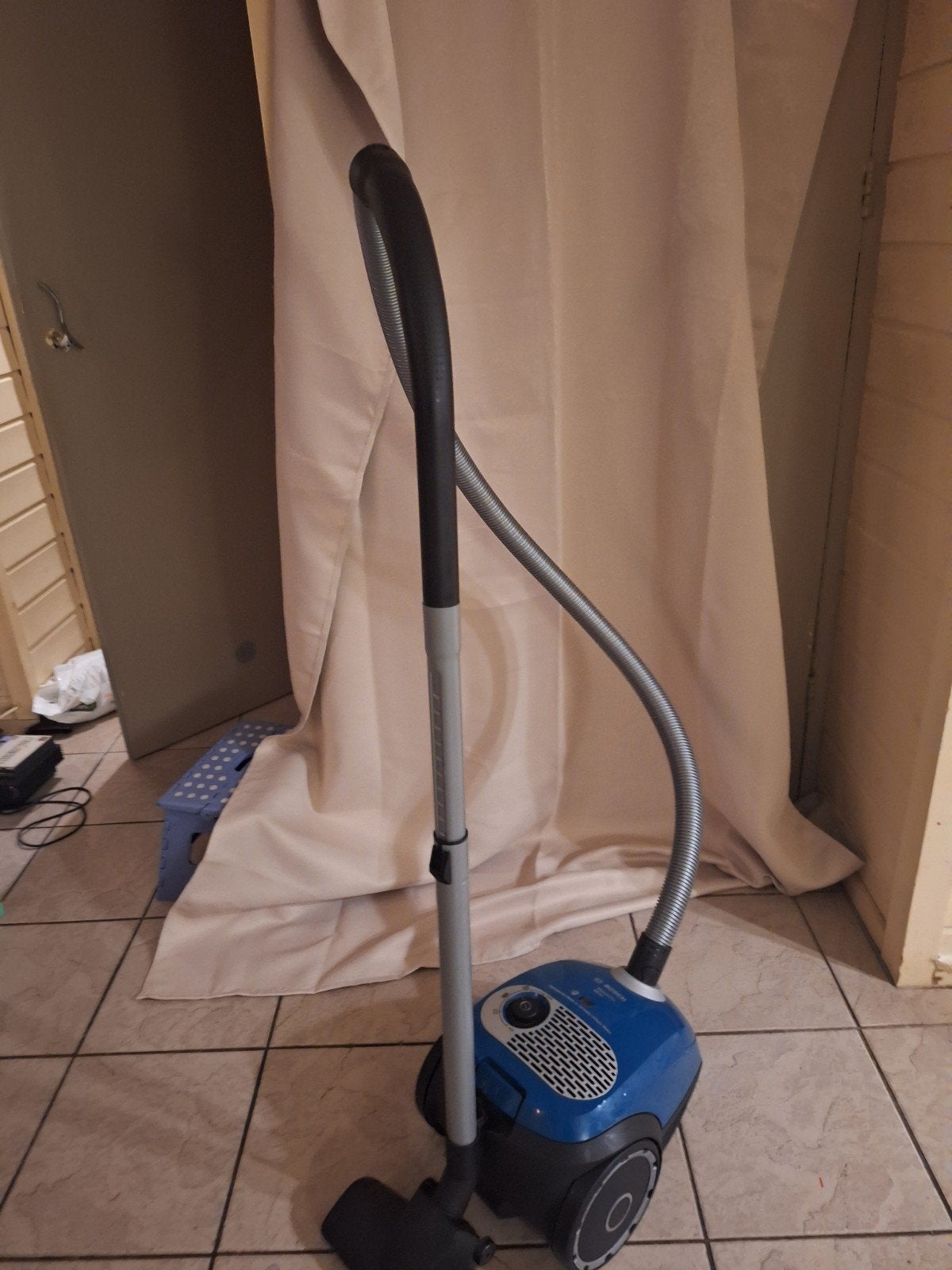 Bosch MoveOn Mini Stofzuiger - Compact en Krachtig, Gebruikt, Bosch, Minder dan 1200 watt, Ophalen