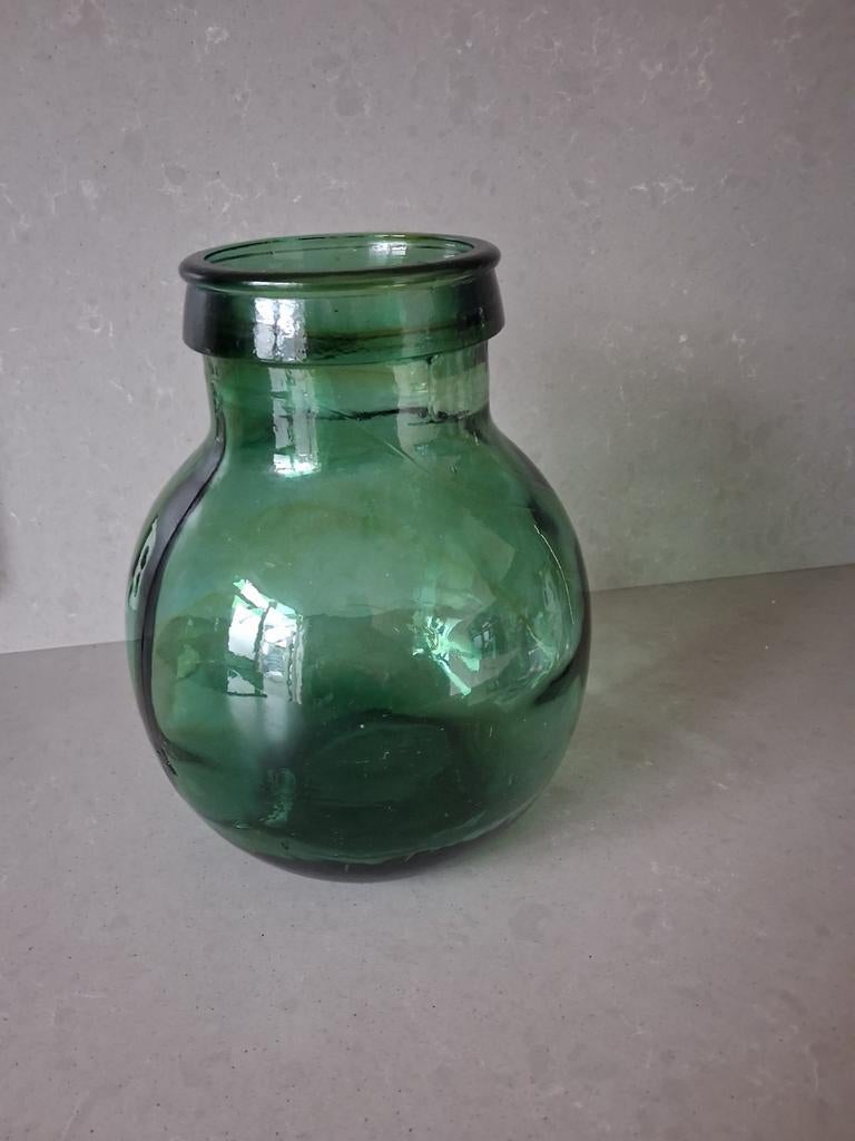 Een groene bloemen vaas.van glas, Ophalen of Verzenden, Minder dan 50 cm, Groen, Glas