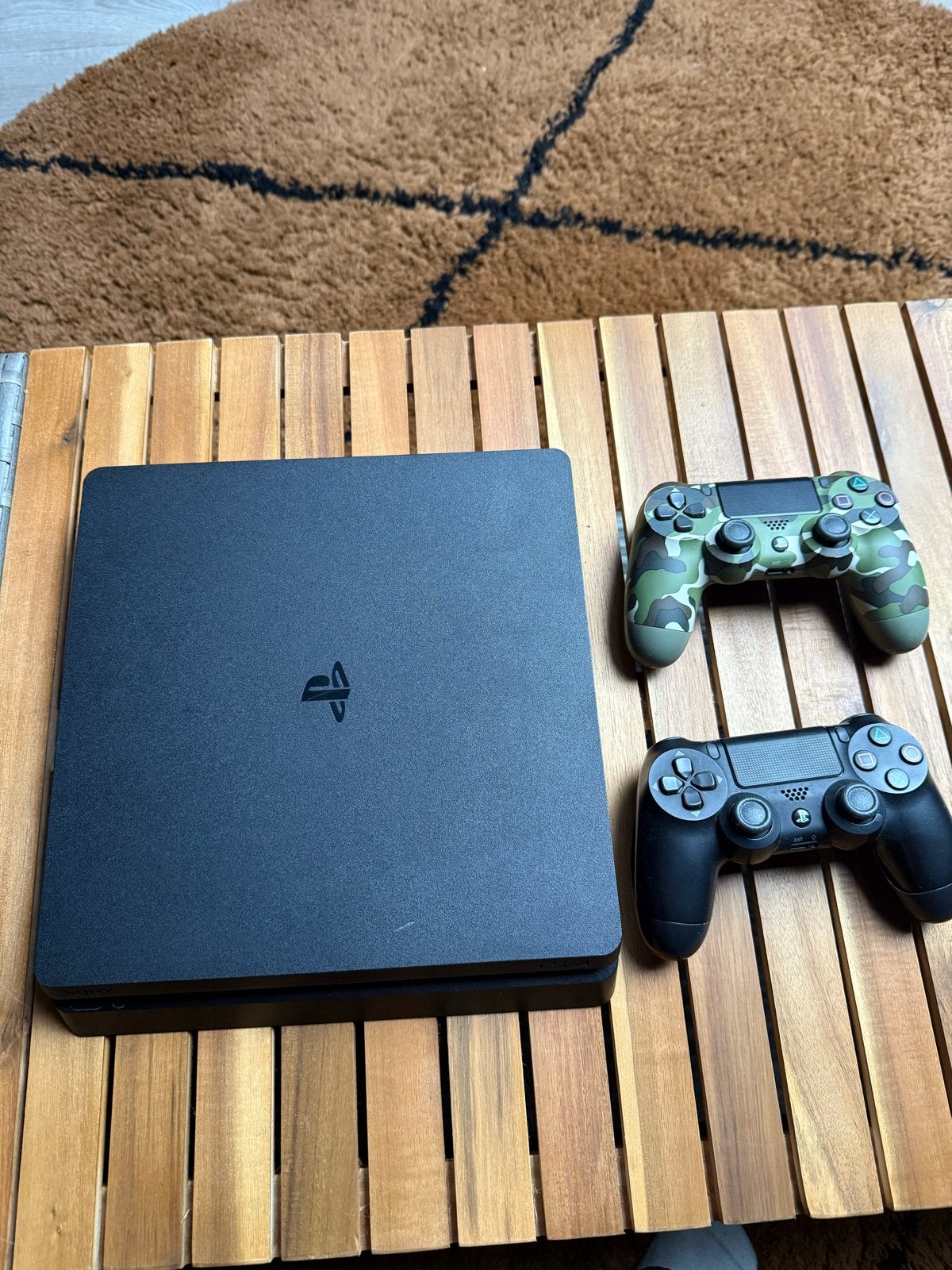 PlayStation 4 Slim met 2 controllers en games, Met games, Met 2 controllers, Ophalen of Verzenden, Zo goed als nieuw