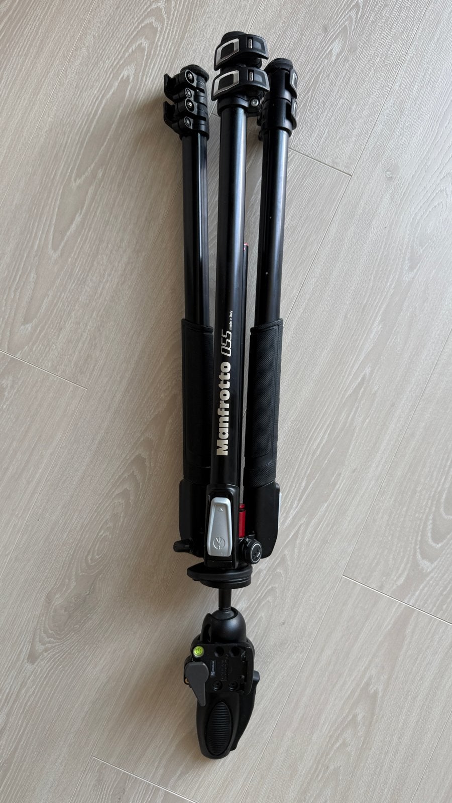 Manfrotto MT055XPRO3 statief met 327RC2 Joystick balhoofd, Ophalen, Driepoot, Zo goed als nieuw, 150 tot 175 cm