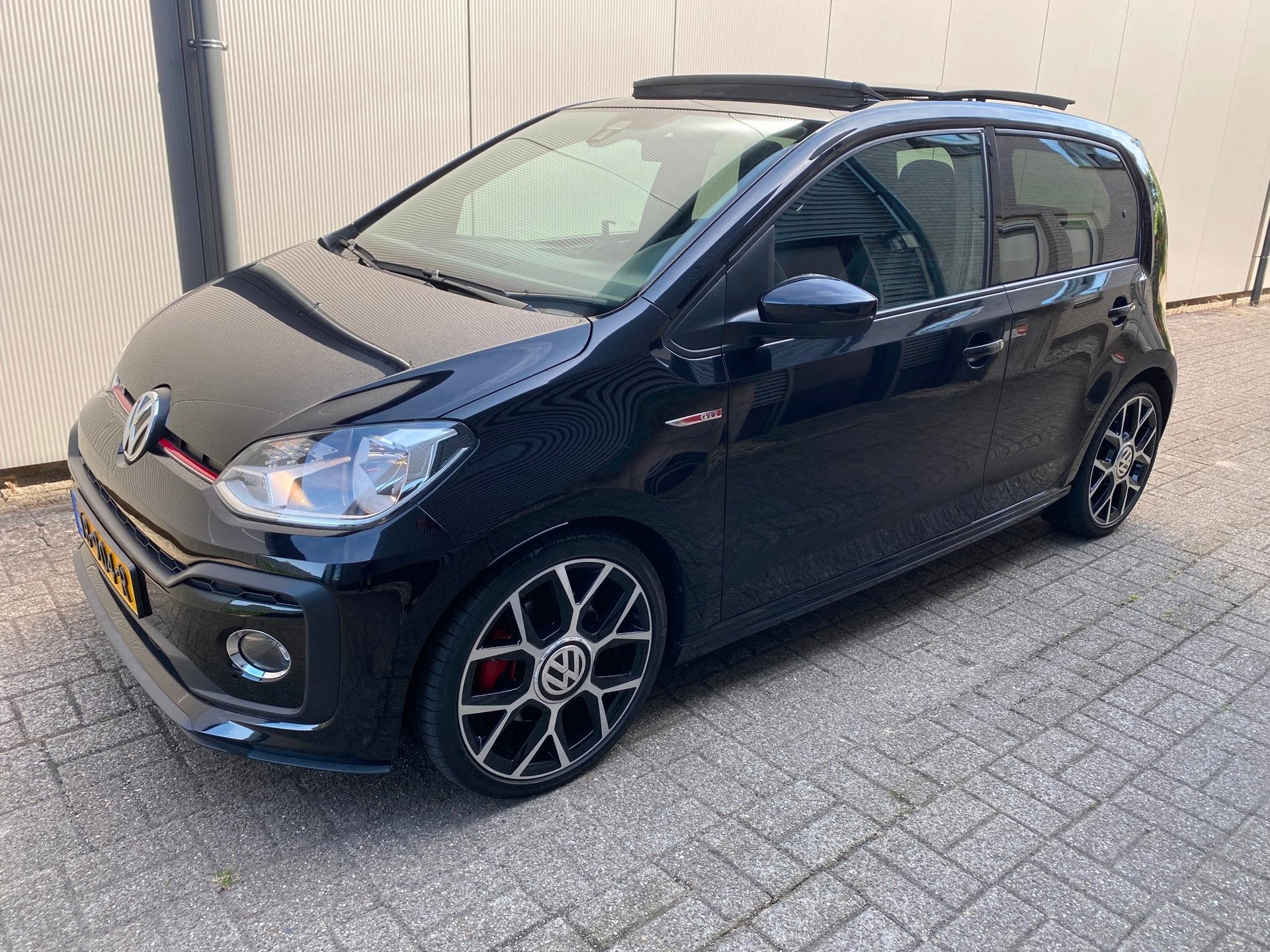 Volkswagen Up! 1.0 TSI GTI Full Options!, Auto's, Volkswagen, 970 kg, 4 stoelen, Zwart, Origineel Nederlands