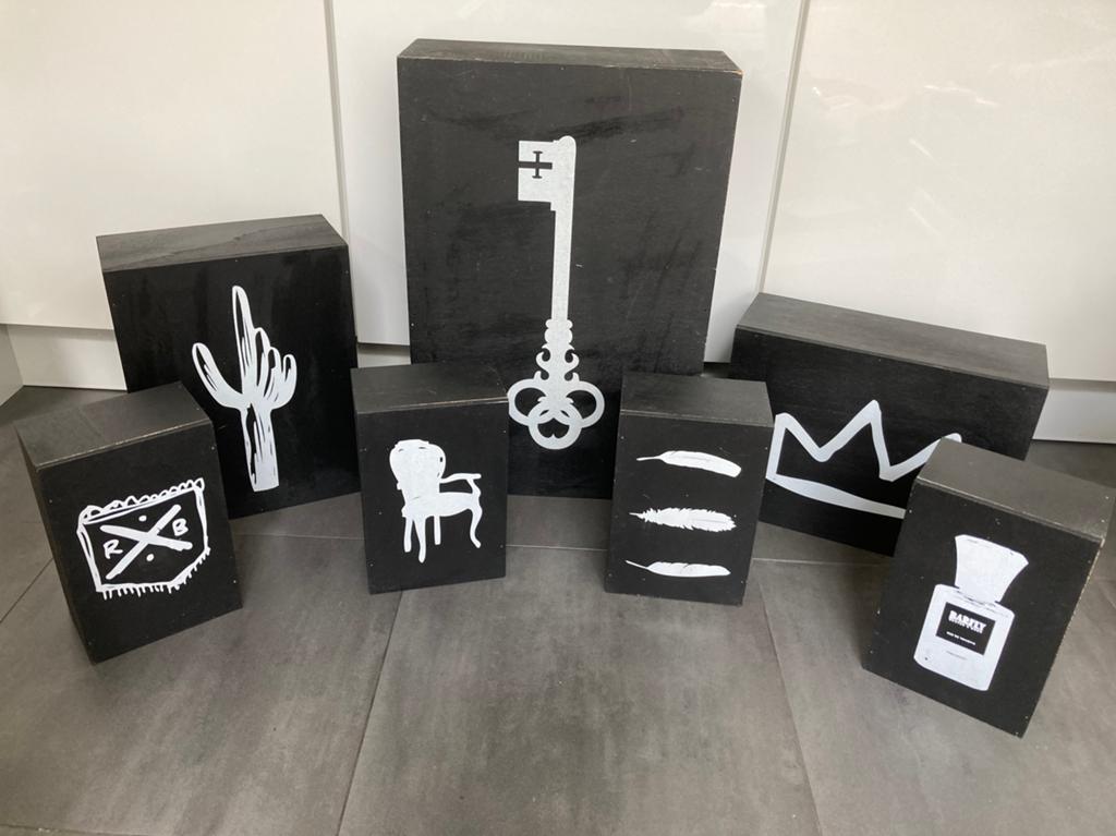 Set houten kistjes. Zwart met print op voor en achterzijde., Huis en Inrichting, Woonaccessoires | Kisten, Ophalen of Verzenden