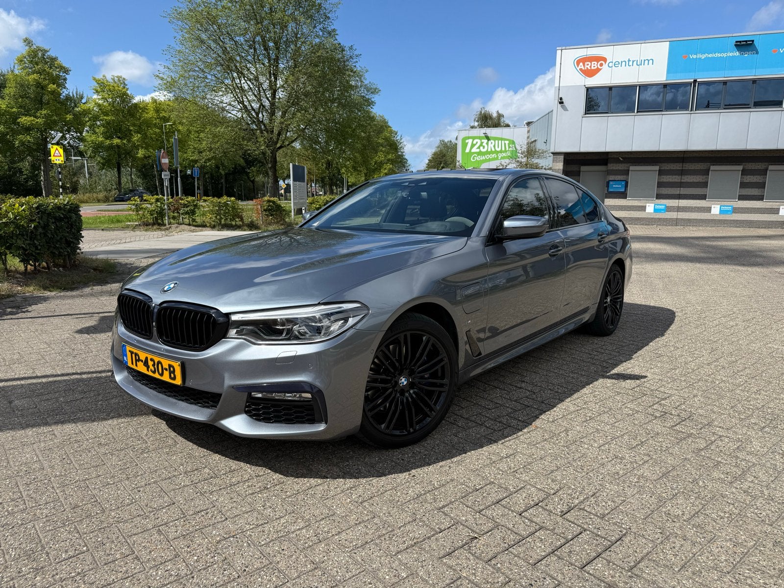 BMW 5-Serie 530e M Sport|Pano|Dode hoek| 360 Camera|Head-Up, Auto's, BMW, 1998 cc, Achterwielaandrijving, Plug-in hybride, Dealer onderhouden
