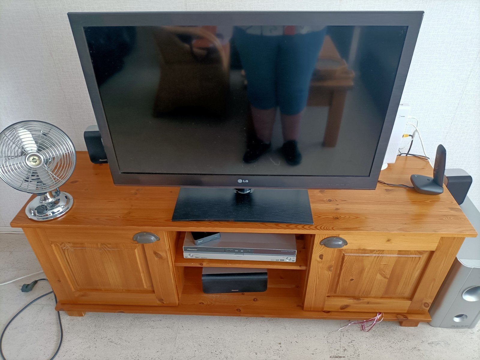 Grenen TV-meubel met opbergruimte, Ophalen, Gebruikt, 100 tot 150 cm, Landelijk