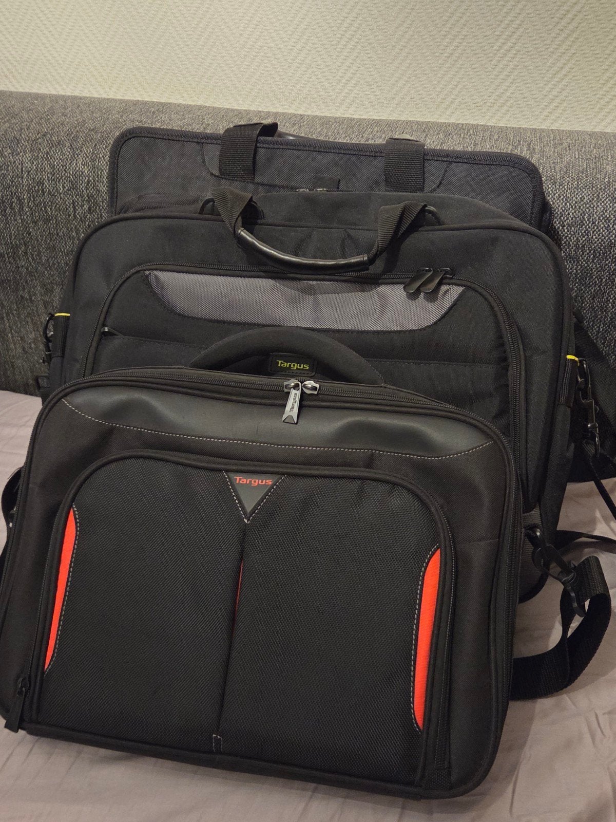 3 laptop tassen te koop., Ophalen of Verzenden, 17 inch of meer, Trolleytas