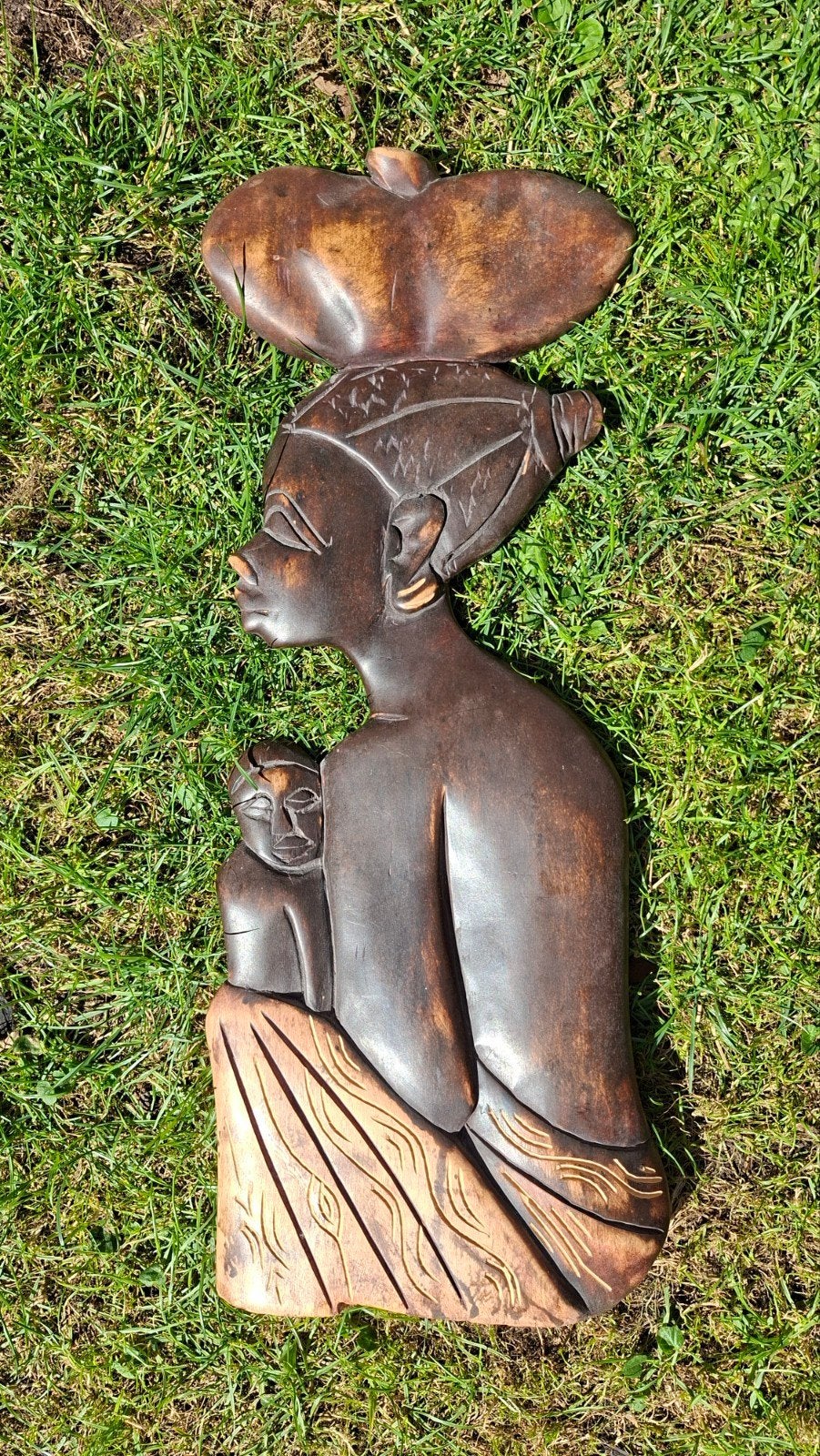 Houten wandpaneel: Moeder en kind, Handgemaakt, Wanddecoratie, Hout, Bruin
