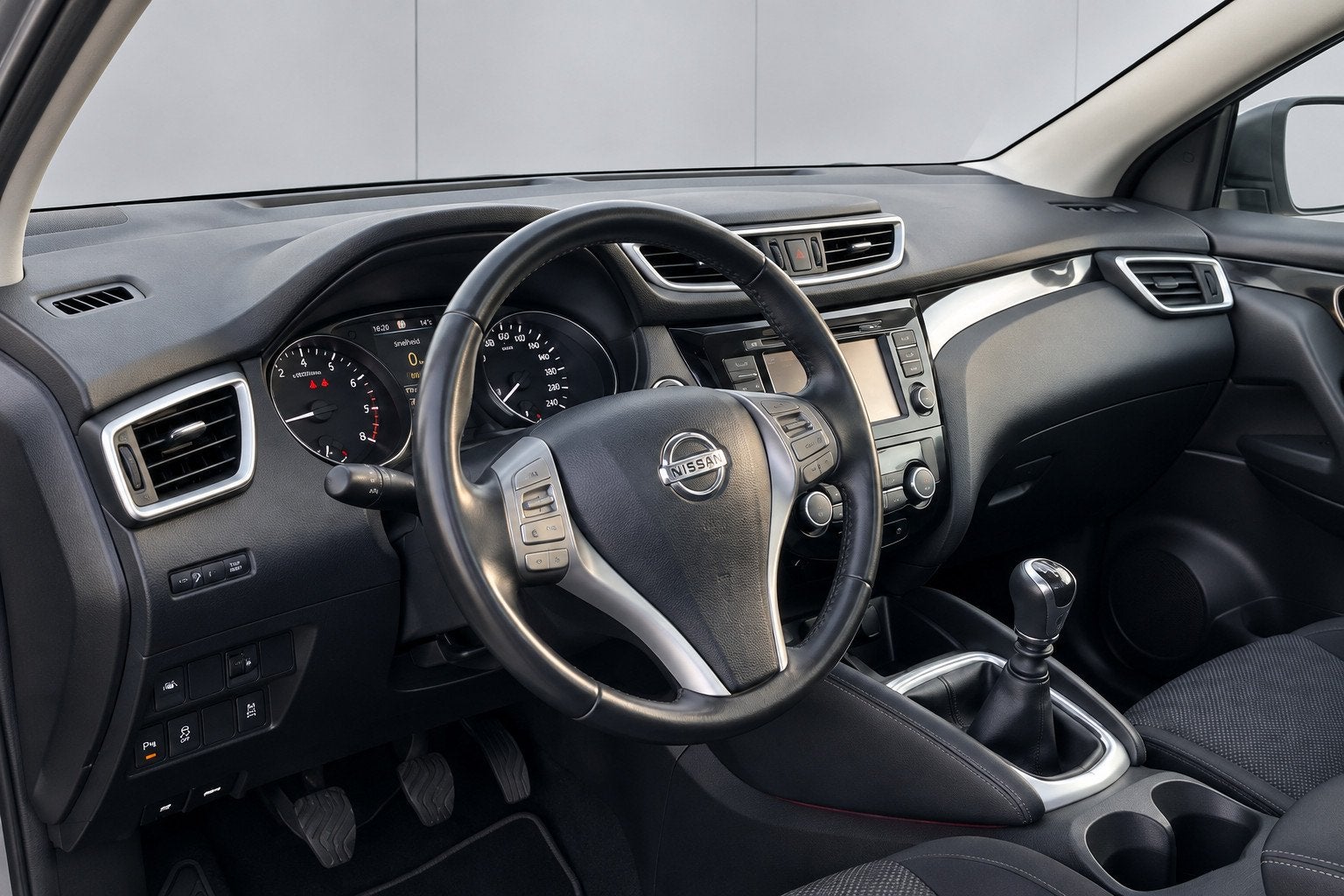 Nissan Qashqai 1.2 N-Connecta/NAVI/CAMERA/NW APK, Voorwielaandrijving, Dealer onderhouden, Stof, Gebruikt