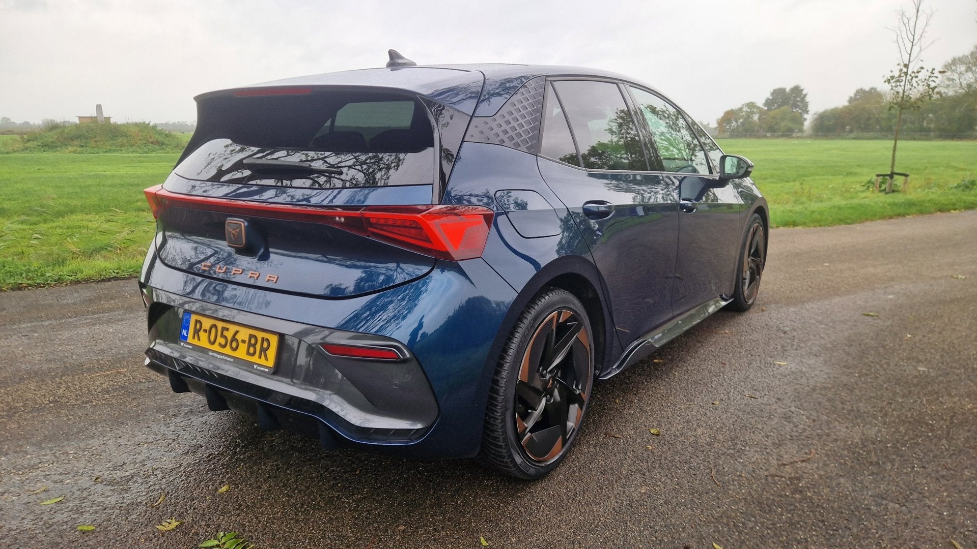 Cupra Born Copper Edition One 62 kWh, Pano, head-up, 360 cam, Auto's, Automaat, Achterwielaandrijving, Gebruikt, Blauw