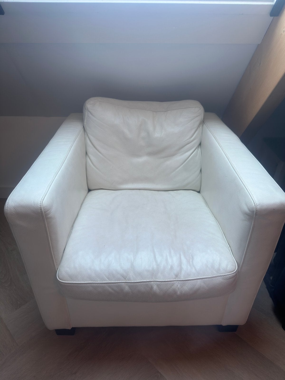 Wit leren stoel, Huis en Inrichting, Fauteuils, Ophalen, Gebruikt, 50 tot 75 cm, Leer