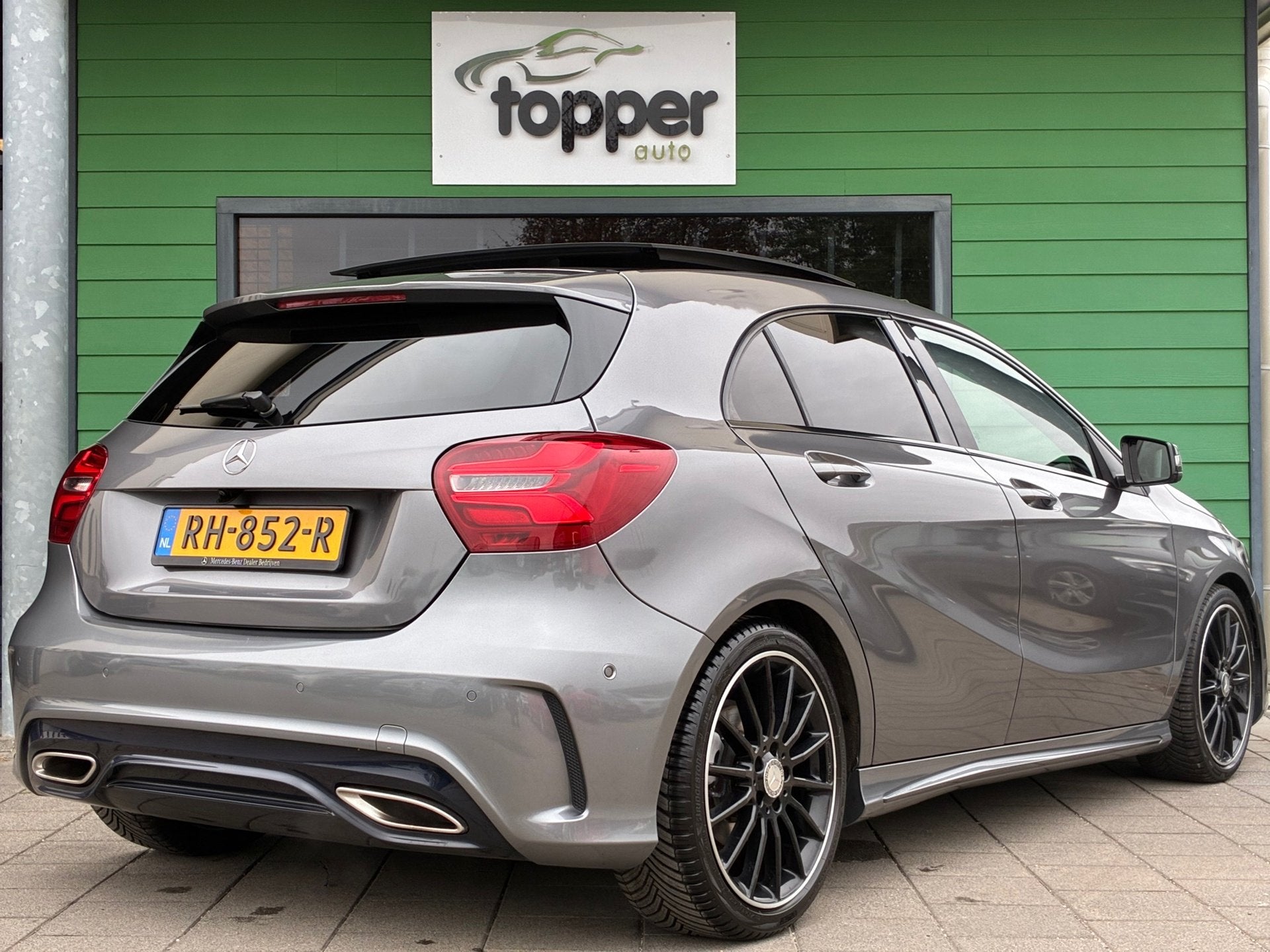 Mercedes-Benz A-klasse 180 AMG Night Edition Plus|Automaat|P, Gebruikt, 4 cilinders, Leder en Stof, 122 pk