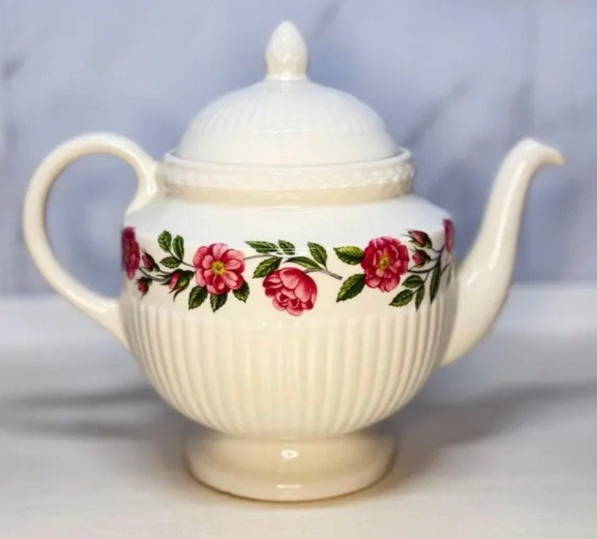 Wedgwood Rosalind Theepot - Vintage met Bloemmotief, Gebruikt, Vintage, Ophalen of Verzenden, Theepot