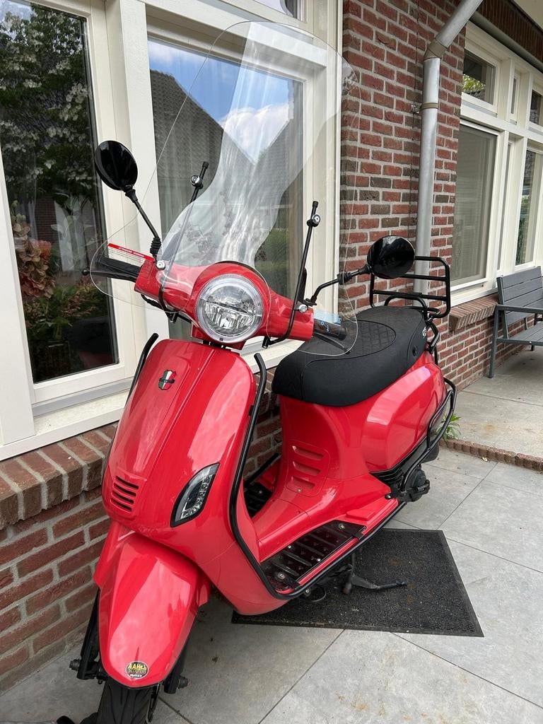 GTS Toscana scooter 2024 1e eigenaar 5374km, Fietsen en Brommers, Snorfietsen en Snorscooters, Overige merken, Ophalen of Verzenden