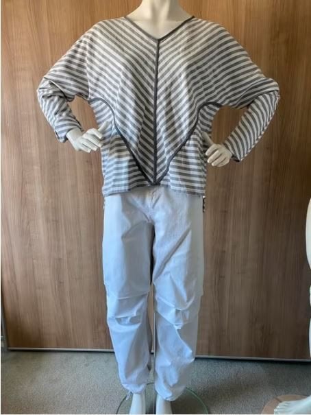 10Days Gestreepte V-hals Blouse mt. L/XL Grijs/Wit, Maat 42/44 (L), 10days, Ophalen of Verzenden, Zo goed als nieuw