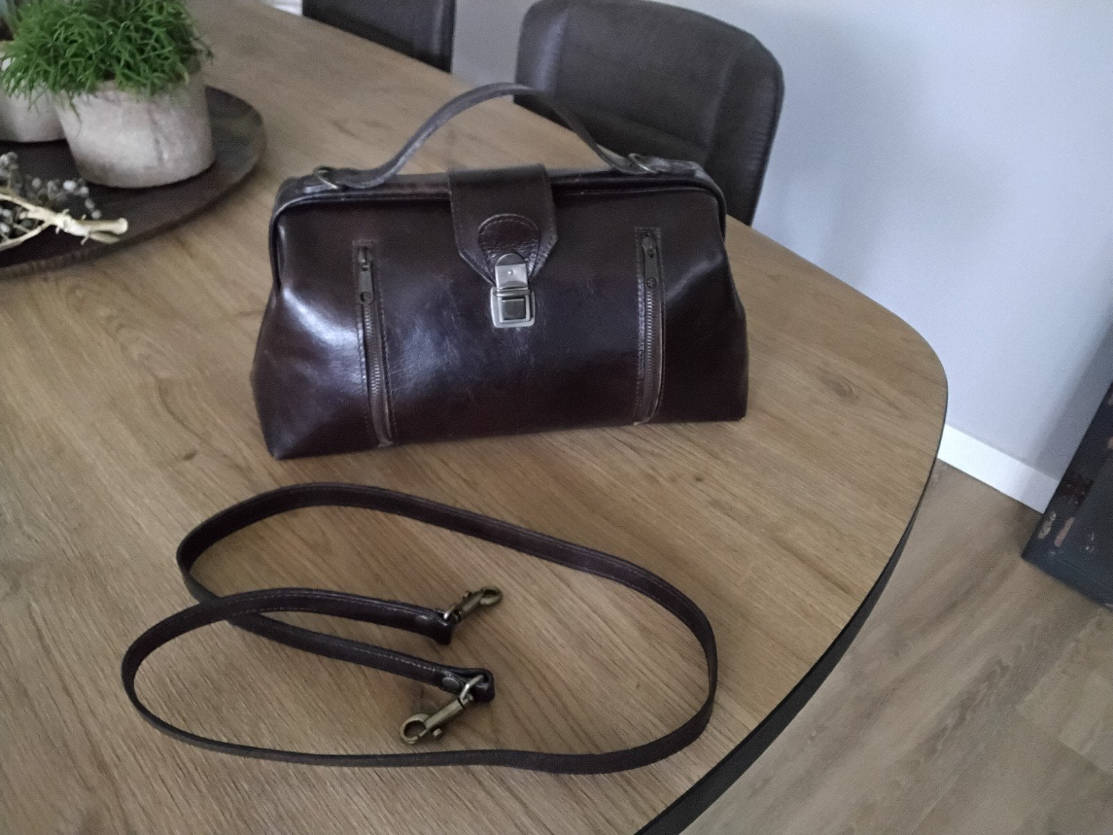 VINTAGE DOKTERSTAS BRUIN MET SCHOUDERRIEM, Ophalen of Verzenden, Bruin, Handtas