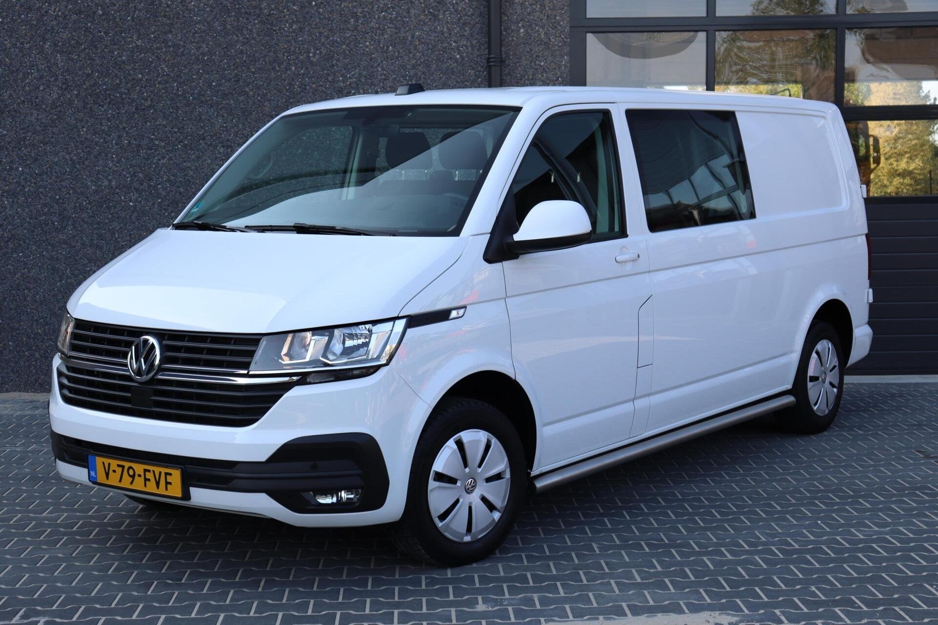 Volkswagen Transporter 2.0 TDI L2H1 HIGHLINE l AUTOMAAT l DU, Auto's, Dealer onderhouden, Stof, Gebruikt, Euro 6