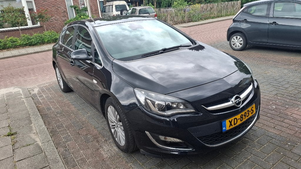 Opel Astra 1.4 Turbo 103KW 5D AUT 2015 Zwart, 4 cilinders, 75 €/maand, 1364 cc, Particulier