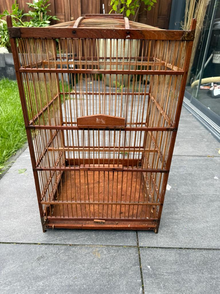 Mooie vogelkooi hout, Dieren en Toebehoren, Vogels | Hokken en Kooien, Ophalen of Verzenden, Zo goed als nieuw, Hout, Vogelkooi