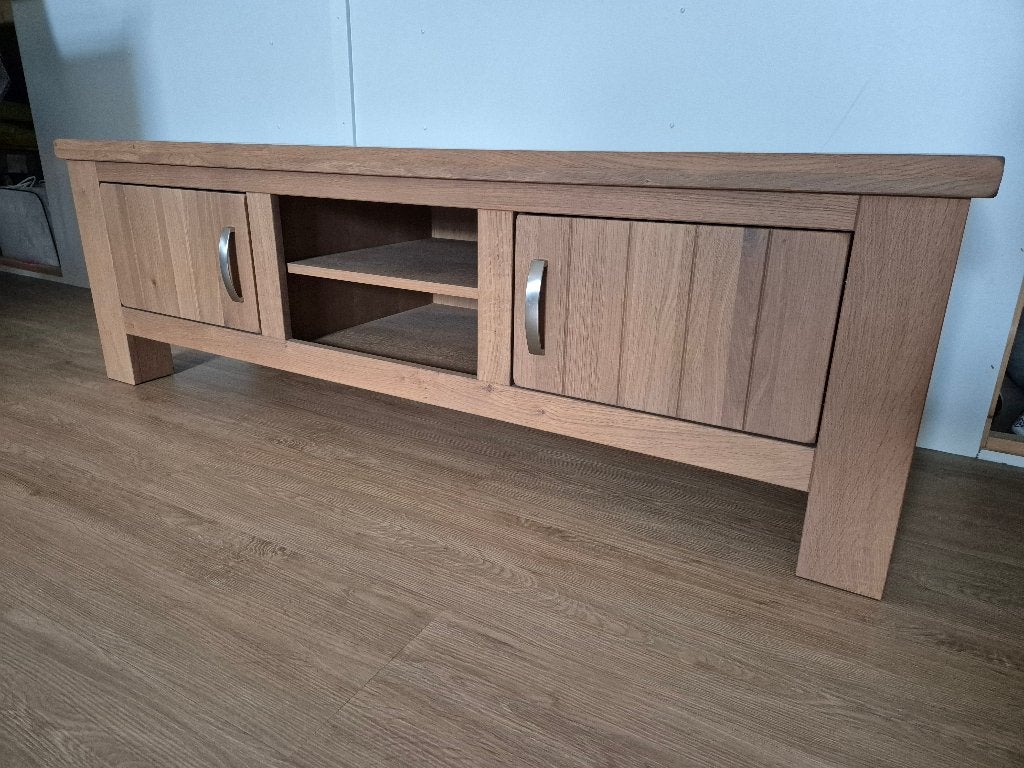Tv meubel massiek eiken van Goossens 164 x 52 x 51 cm, 150 tot 200 cm, Eikenhout, Ophalen of Verzenden, Zo goed als nieuw