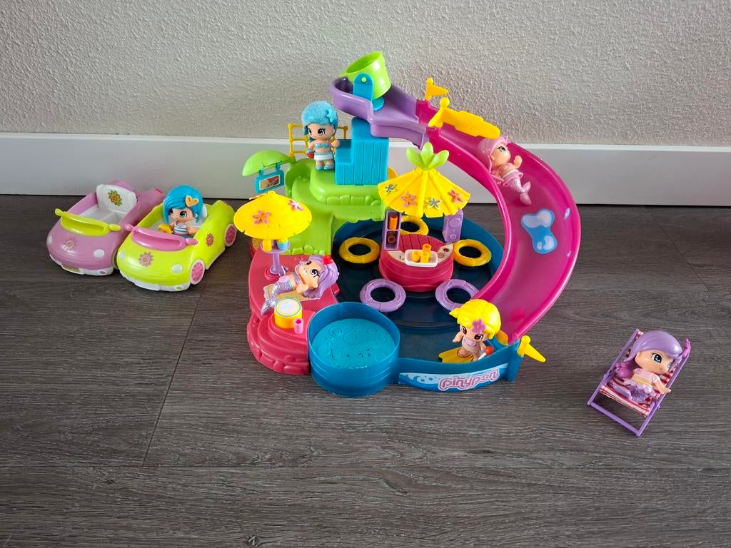 Pinipon waterpark. Speelset met 2 autootjes., Ophalen of Verzenden, Zo goed als nieuw