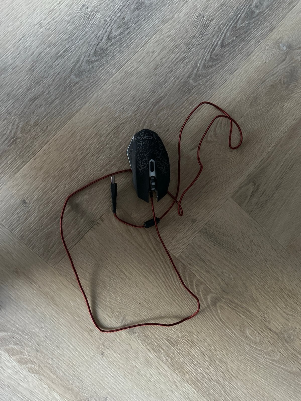 Bedrade Gaming Muis - Zwart met Rood Snoer, Muis, Gebruikt, Gaming muis, Ophalen of Verzenden