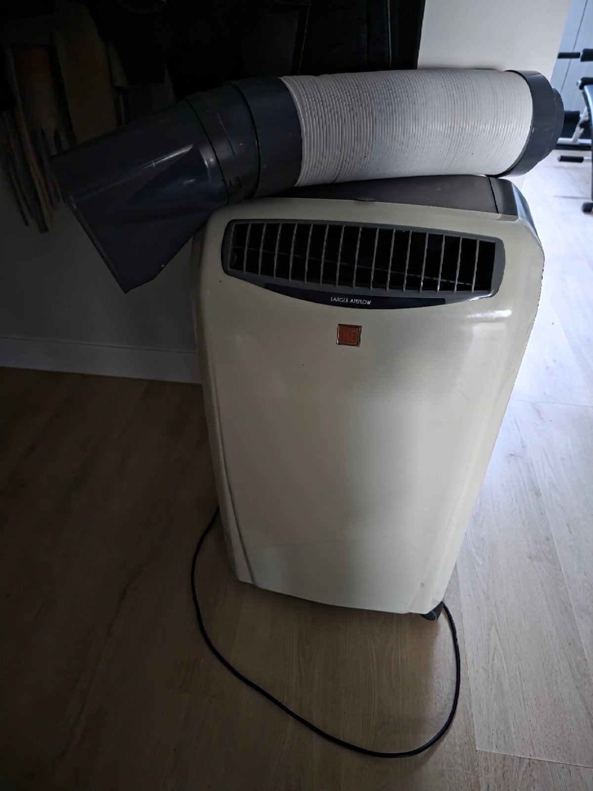 Mobiele airco met afvoerslang - Koelen en Ventileren, Ophalen, Gebruikt, Minder dan 60 m³, 3 snelheden of meer