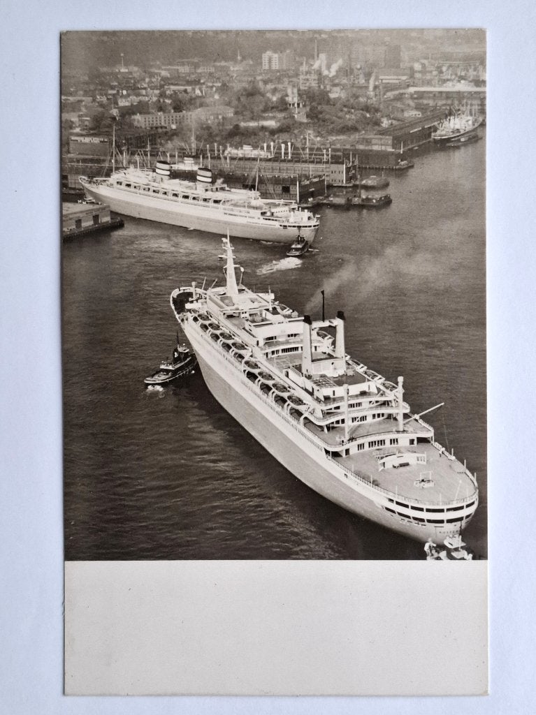 ansichtkaart 1962: ss Nieuw Amsterdam en ss Rotterdam, Verzenden, Zo goed als nieuw, Motorboot, Kaart, Foto of Prent