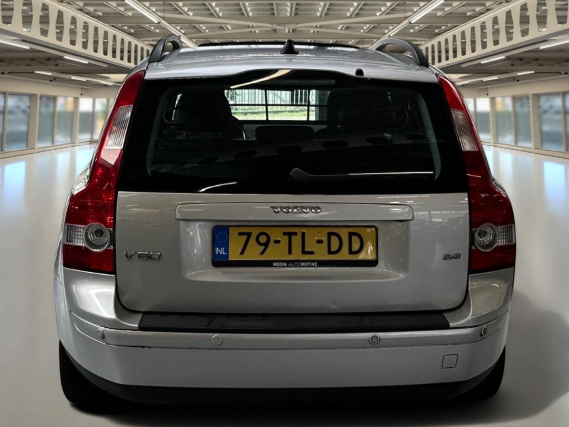 Volvo V50 2.4i Momentum Garantie Boekjes, Schuifdak, Leder,, Auto's, Automatische klimaatregeling, Stof, Gebruikt, Zwart
