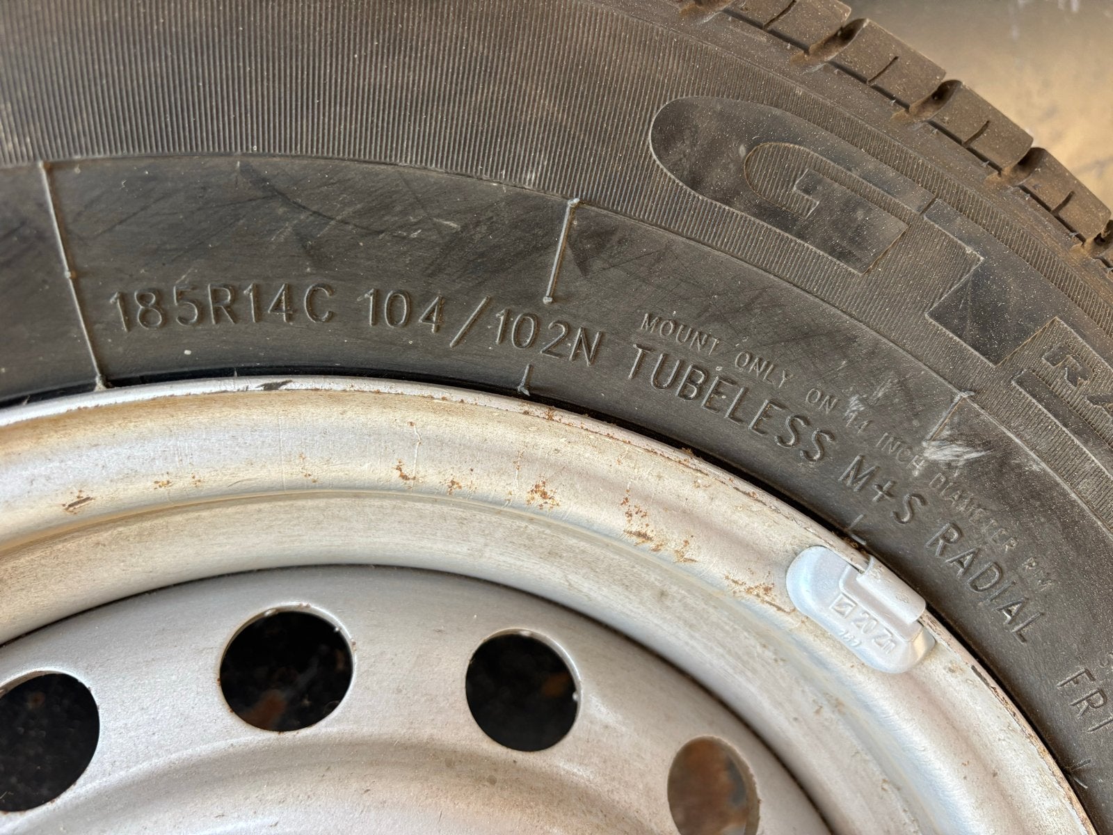 Gebruikte caravan  All Season Band op Velg 185R14C, Ophalen