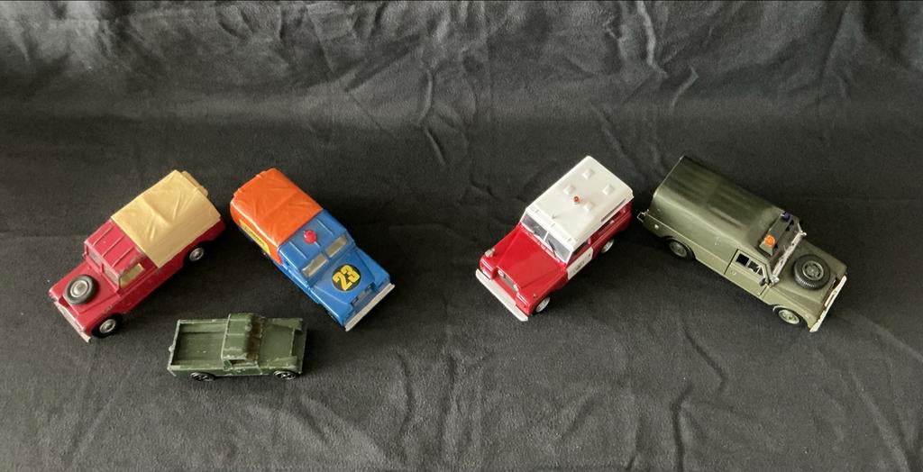 Land Rover schaal 1:43 - 4 stuks, Corgi en onbekend, Hobby en Vrije tijd, Modelauto's | 1:43, Ophalen of Verzenden, Zo goed als nieuw