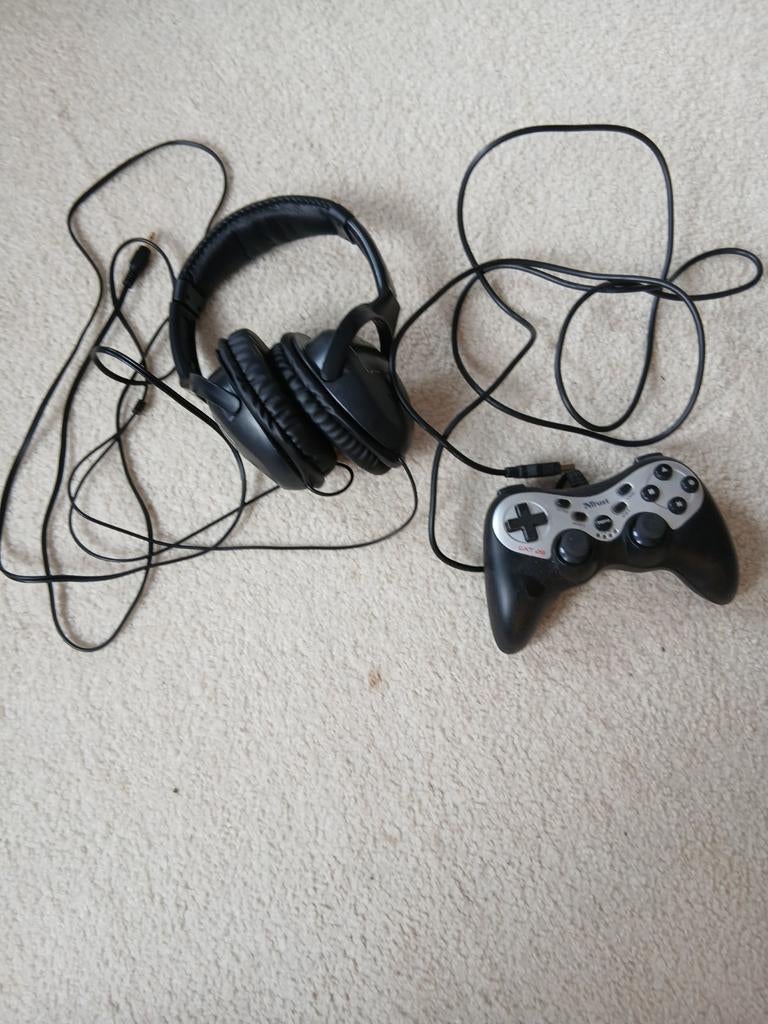 Koptelefoon met controller - Trust GXT 28, Audio, Tv en Foto, Koptelefoons, Ophalen of Verzenden, Gebruikt, Overige merken