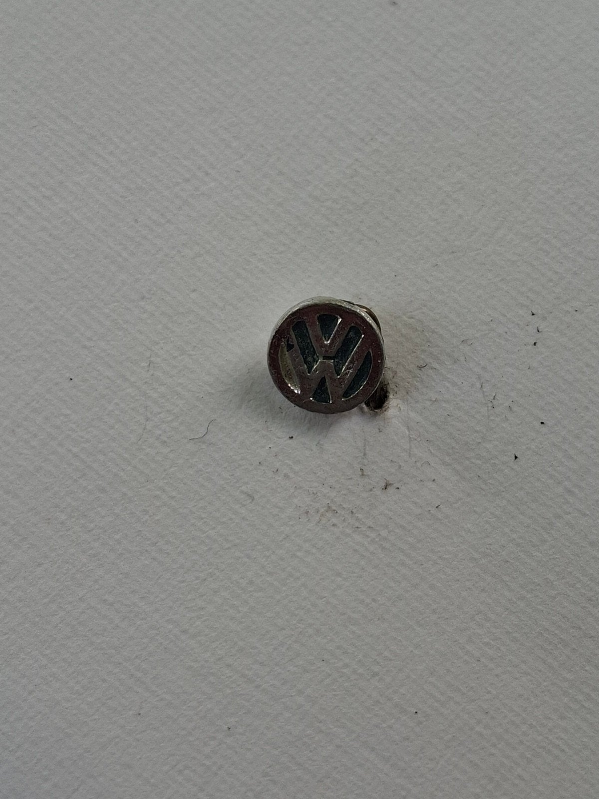 Volkswagen logo pin/badge, Ophalen of Verzenden, Gebruikt, Volkswagen