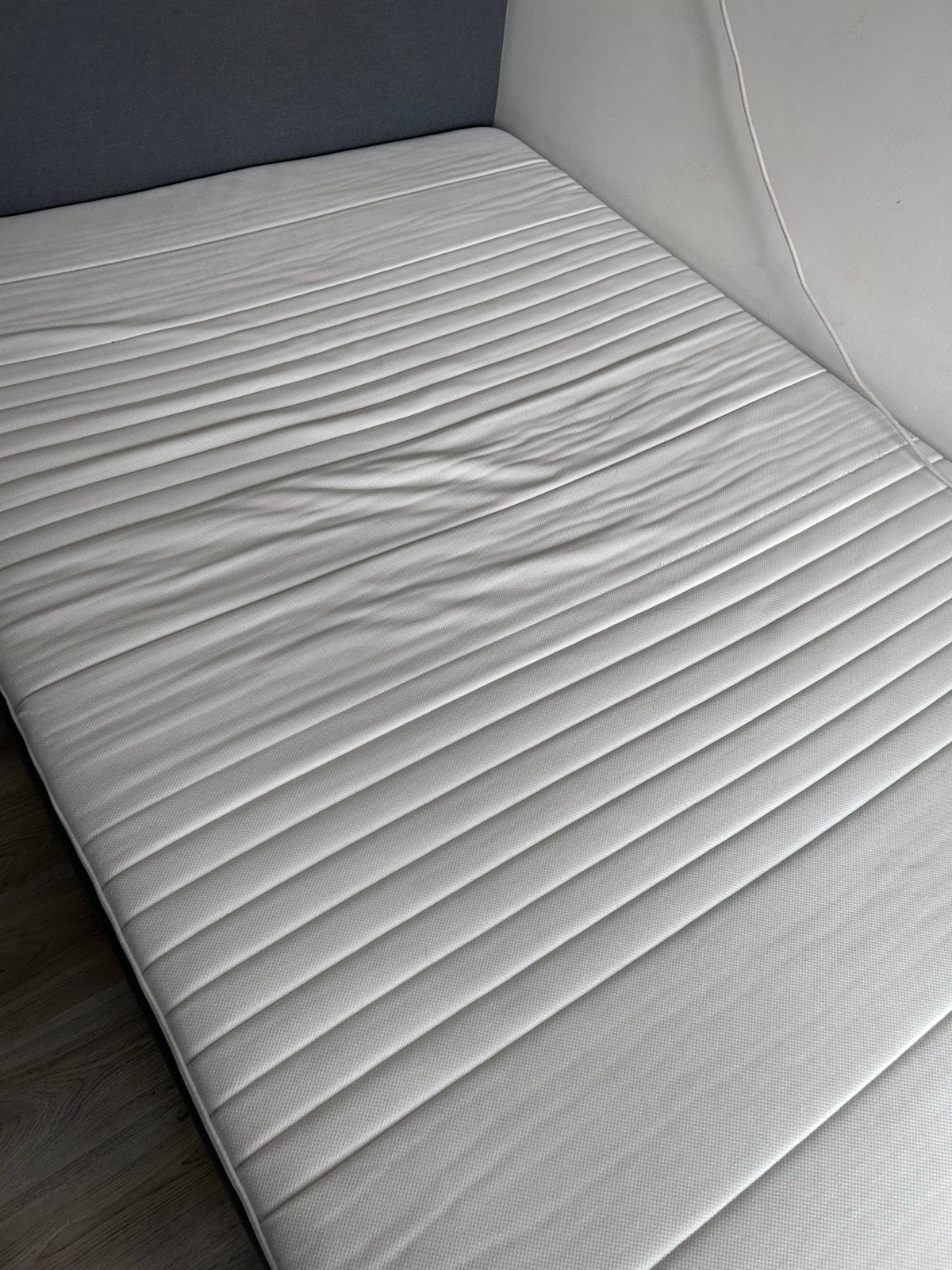 IKEA Säbövik bed met Tussöy matras 140x200 cm, Ophalen, 140 cm, Zo goed als nieuw, Twijfelaar