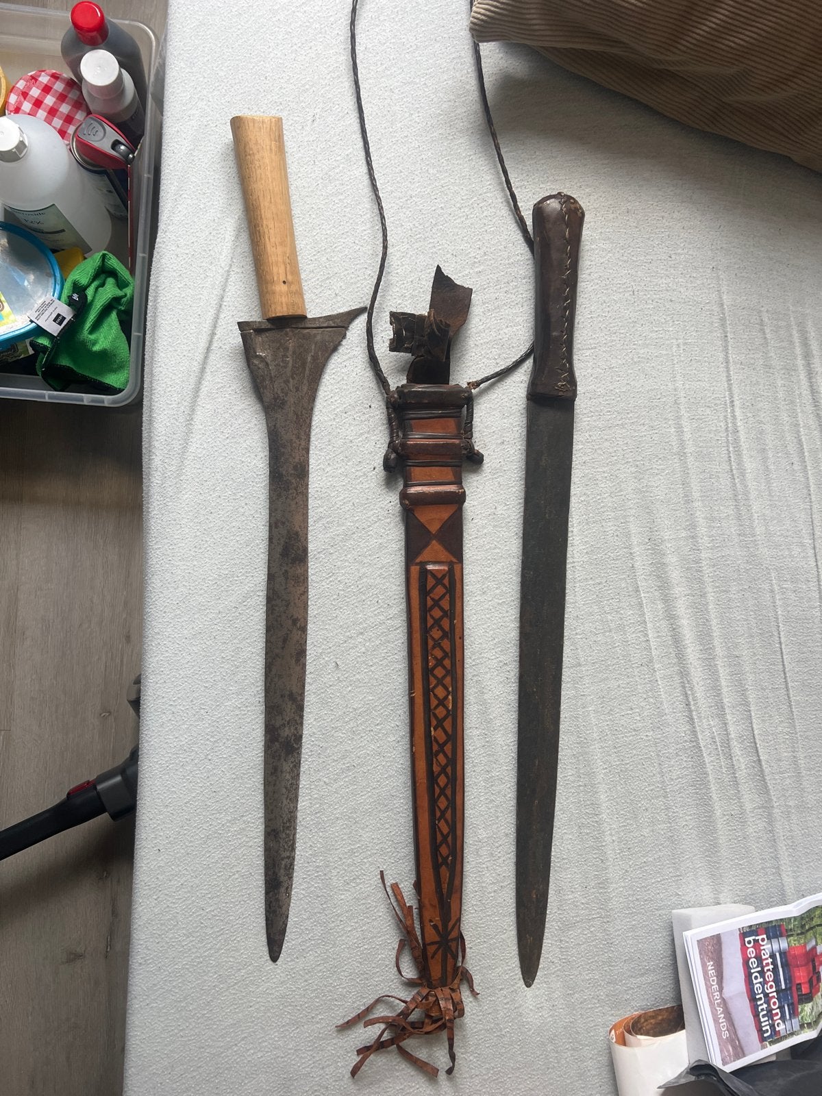 Antieke zwaarden/messen met schede, Antiek en Kunst, Ophalen