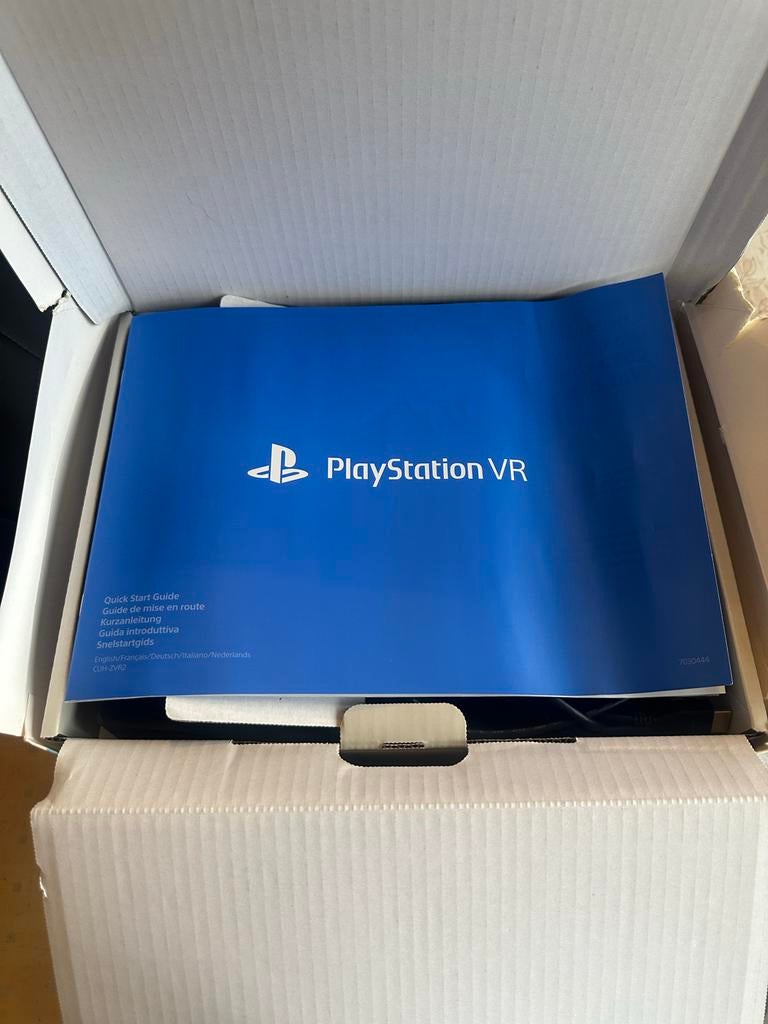 PlayStation VR + VR Worlds + Camera + Move Controllers, Ophalen of Verzenden, Zo goed als nieuw, VR-bril, Sony PlayStation