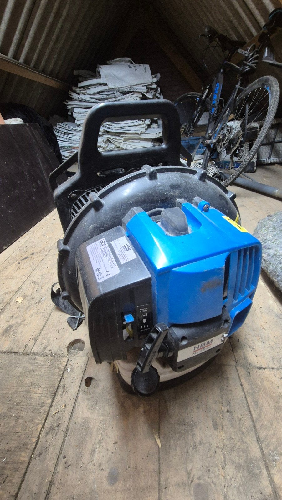 HBM Benzine Bladblazer - Krachtige Ruggedragen Bladblazer, Ophalen, Benzine, Gebruikt, HBM