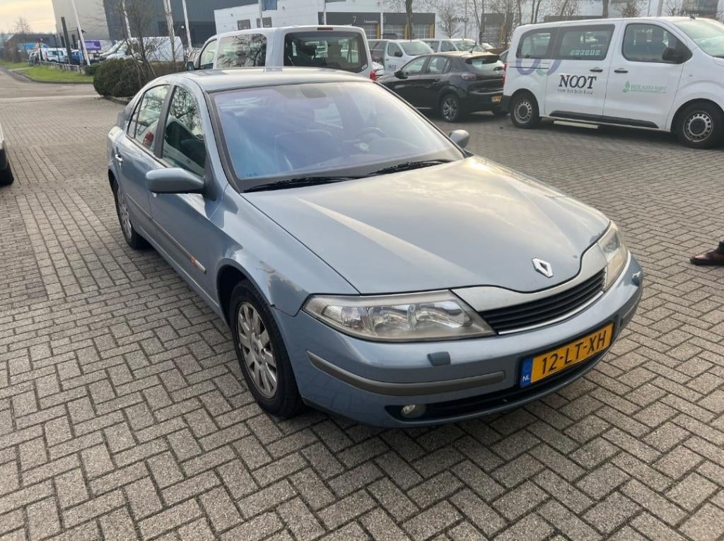 Renault Laguna 3.0V6-24v Lage km!Automaat 2003, Auto's, Stof, 2946 cc, Blauw, 75 €/maand