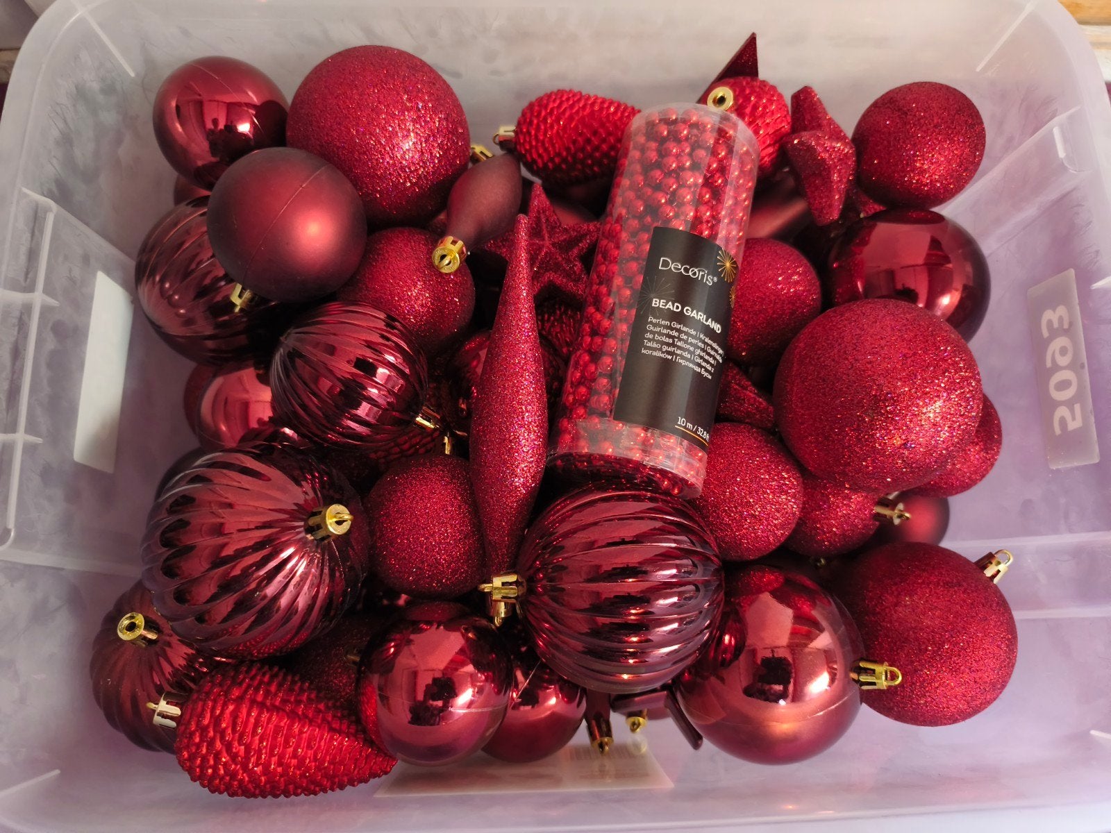 Te koop, diverse rode kerstballen met pegels en kralen., Ophalen, Zo goed als nieuw
