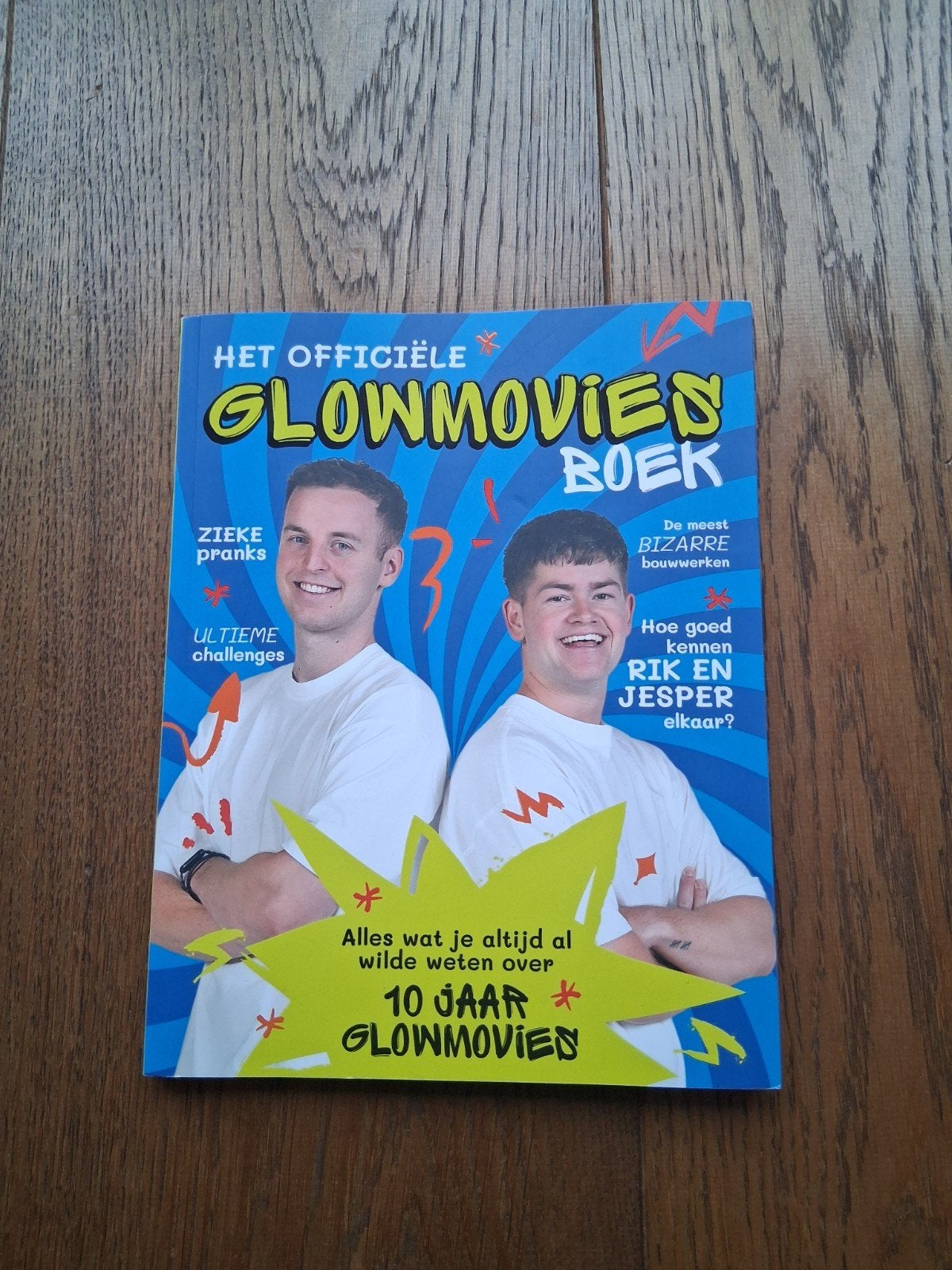 Het officiële Glowmovies boek, Boeken, Ophalen of Verzenden, Zo goed als nieuw, Rik Kleeven & Jesper Weijs