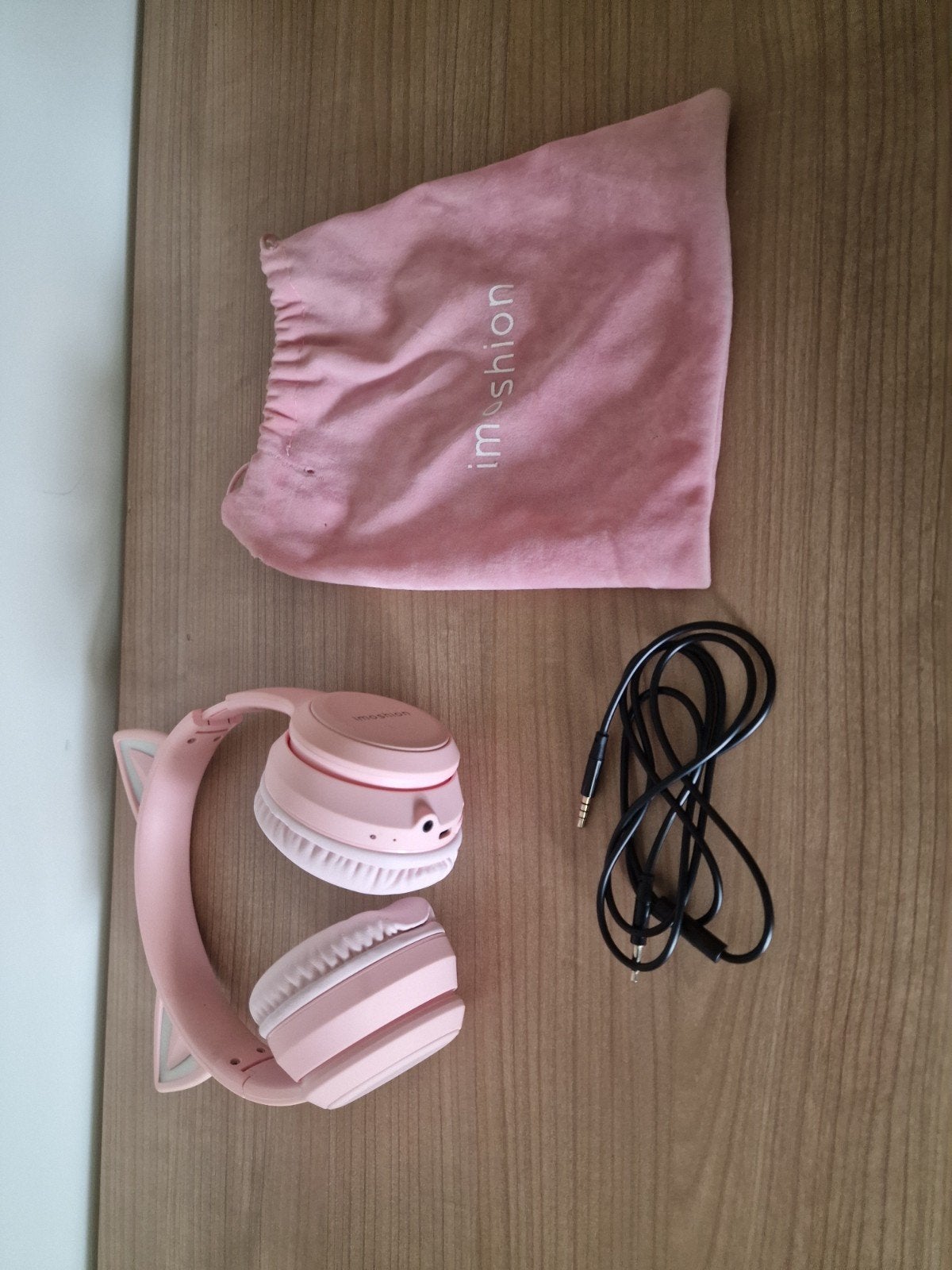 Roze koptelefoon met kattenoortjes en draagtas, Roze, Zo goed als nieuw, Draagtas/etui, Over-ear