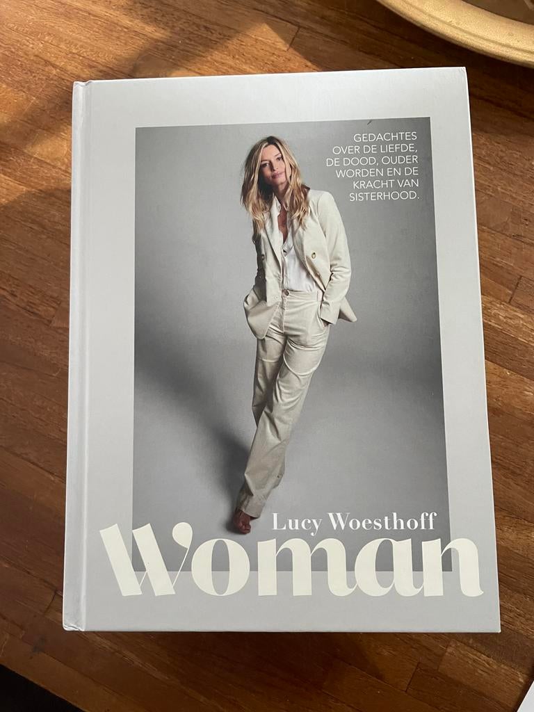 Te koop Woman Lucy Woesthoff, Boeken, Ophalen of Verzenden, Zo goed als nieuw