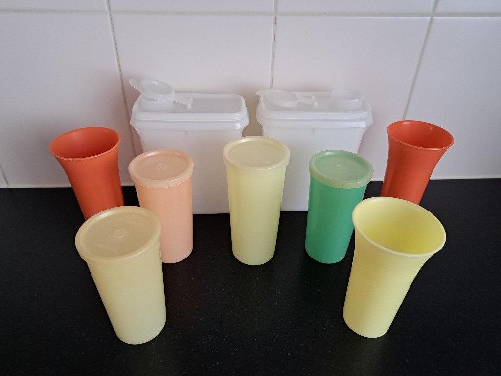 7 vintage Tupperware bekers met deksels, Overige kleuren, Lekvrij, Beker of Kan, Ophalen of Verzenden
