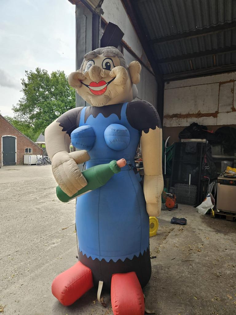 Opblaas figuren te huur, Ophalen, Zo goed als nieuw