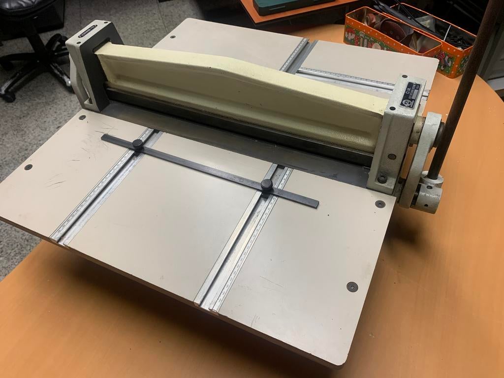O.M. Mariner (Italy) postzegelperforatie / rilmachine 48cm, Ophalen, Nnb, Nnb, O.M. Mariner (Italy)