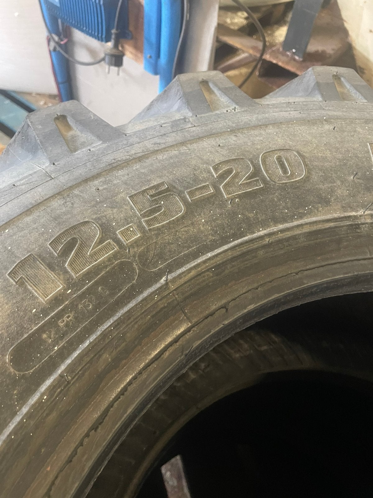 3x shovelbanden mitas 12.5-20 MPT-03, Ophalen
