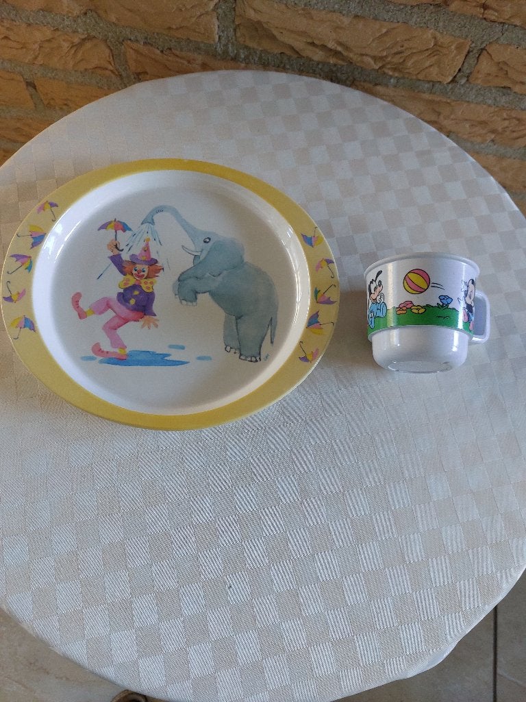 kinderbordje olifant met clown en bekertje Disney, Ophalen, Gebruikt