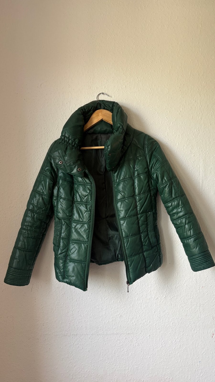 Groene gewatteerde jas met hoge kraag, Ophalen of Verzenden, Gedragen, Maat 36 (S), Groen
