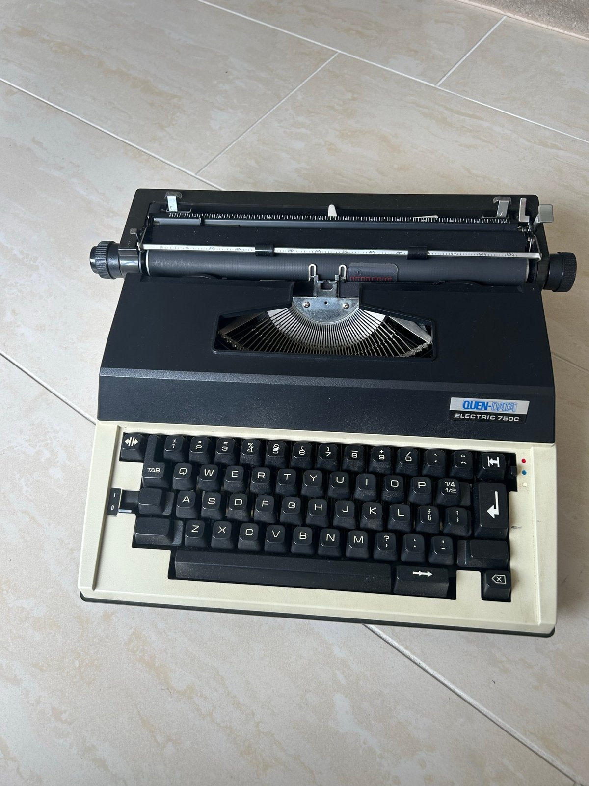 Quen data electric 750c typemachine, Diversen, Typemachines, Ophalen, Gebruikt